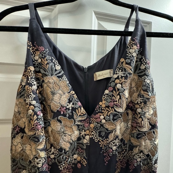 NWT. Beautiful formal dress. Altar’d State. Size M. - Picture 2 of 5